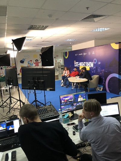 Late-Night Show про волонтерство